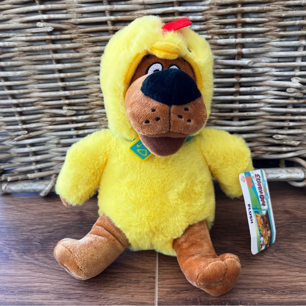 Scooby-Doo easter chick plush in chick costume. NWT